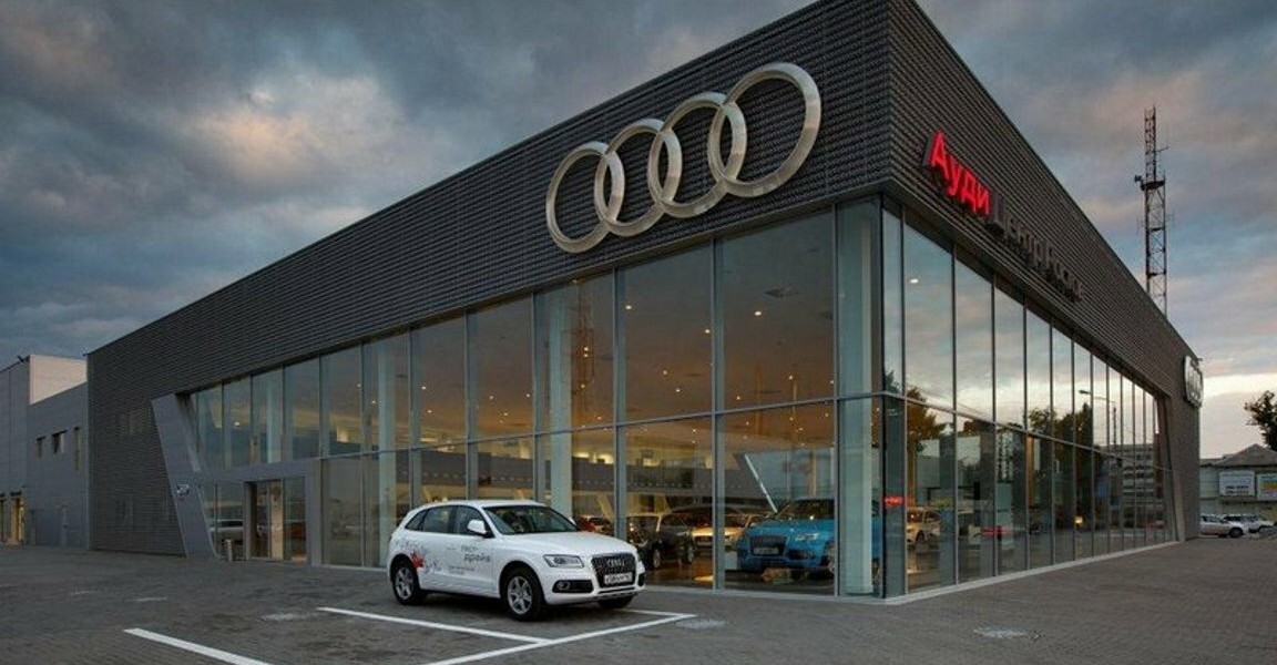 AUDI, автосалон